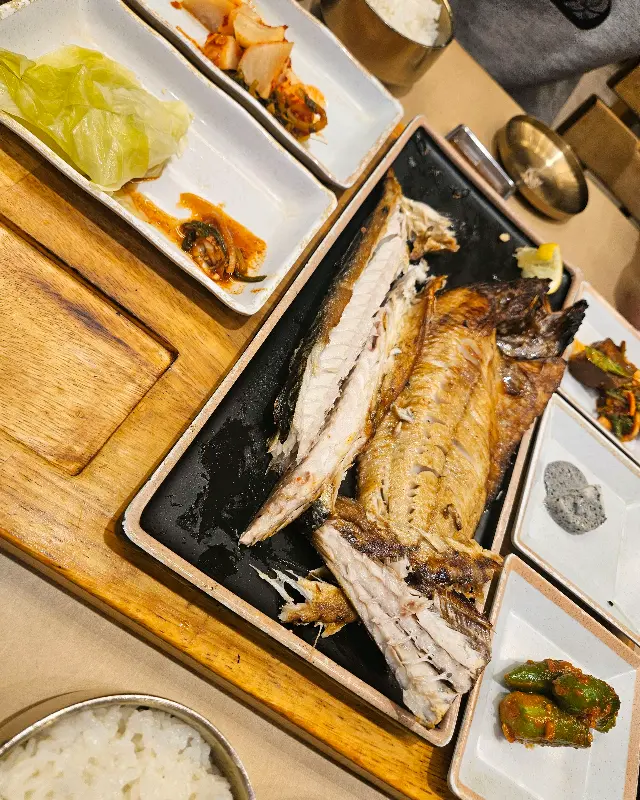 푸짐하게 차려진 한상 차림