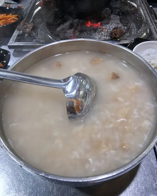 후식으로 제공되는 돼지 짜글이