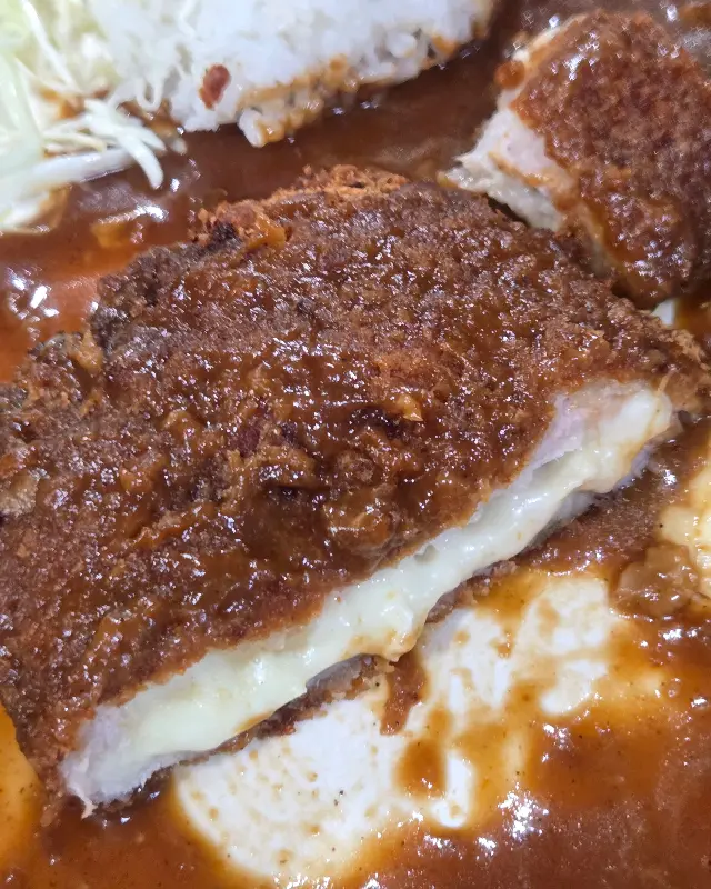 이소반 치즈 돈까스 단면