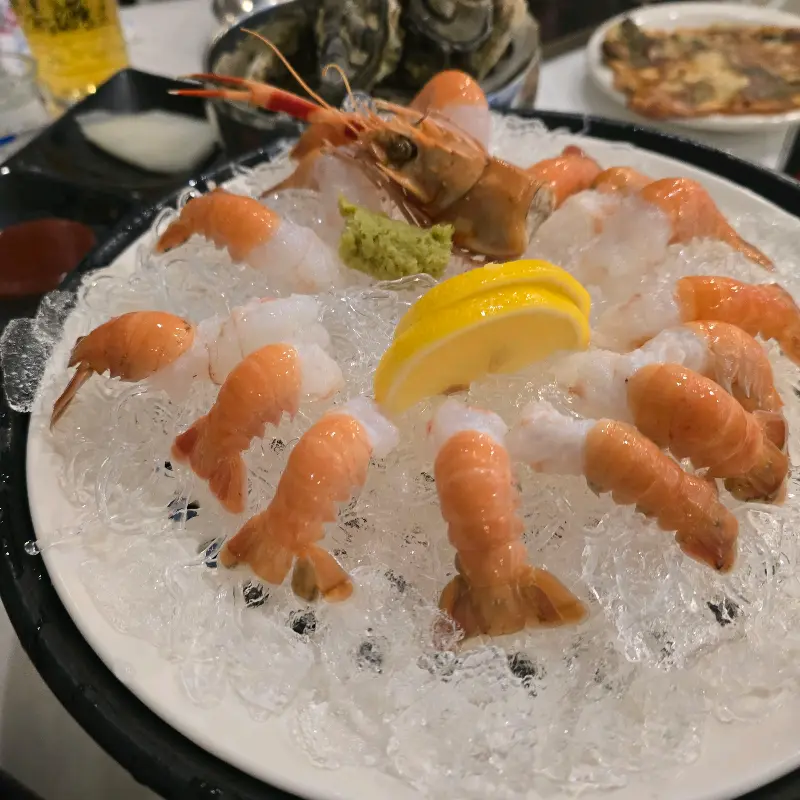 딱새우회 비주얼 쇼크, 신선함이 그대로 느껴진다.