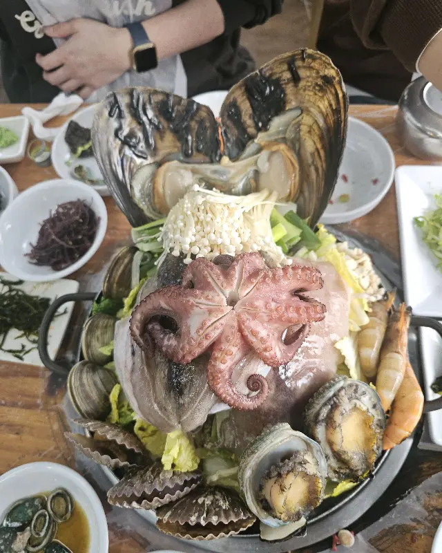 통큰해물전골의 푸짐한 비주얼