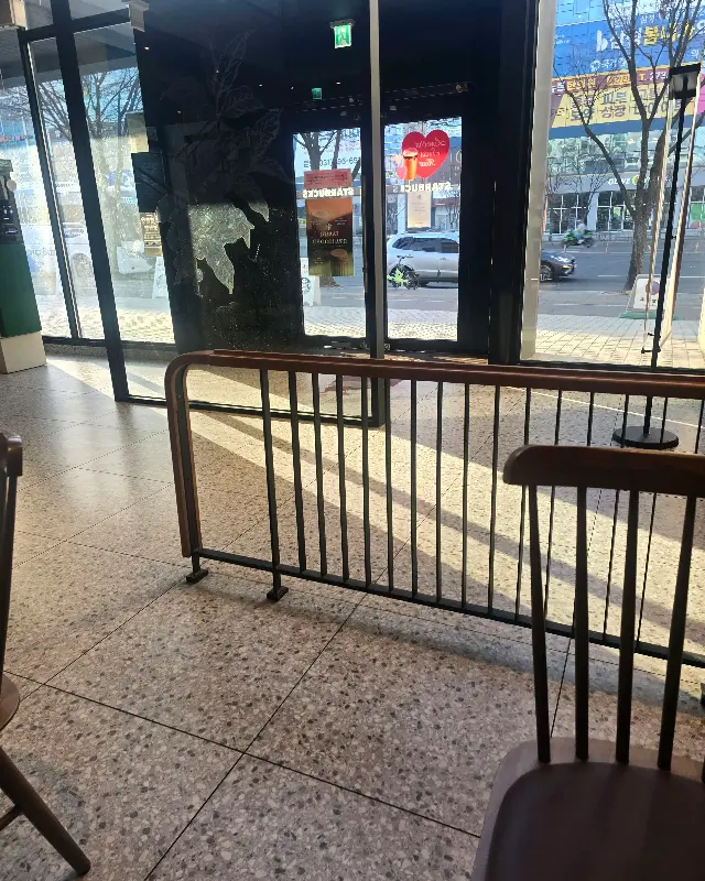 스타벅스 망포점 입구