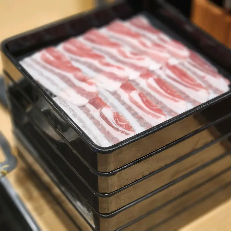 소고기가 층층이 쌓여있는 모습