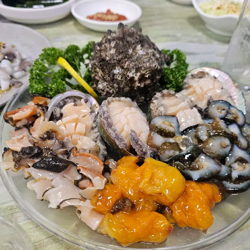 다채로운 해산물 모둠