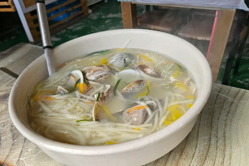 푸짐한 백합칼국수