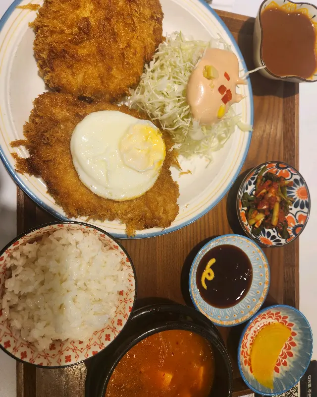 깔끔하게 비워진 접시