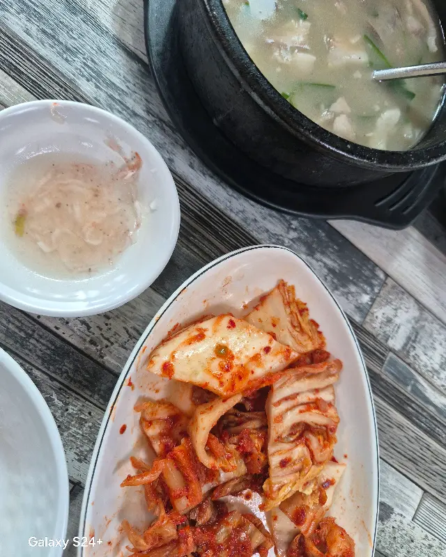 접시에 담긴 김치