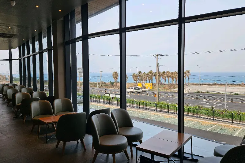 2층에서 바라본 바다 뷰