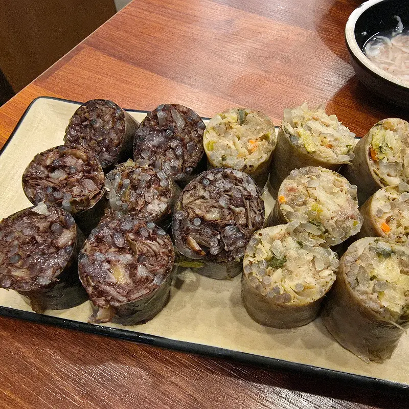 보기만 해도 군침이 싹 도는 순대 모듬