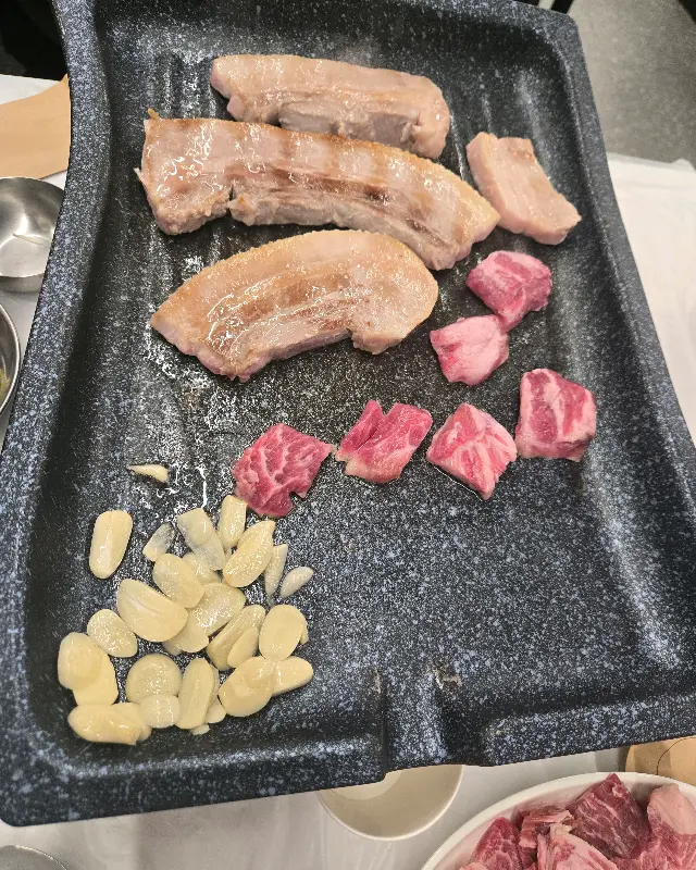 노릇하게 구워진 냉삼의 자태