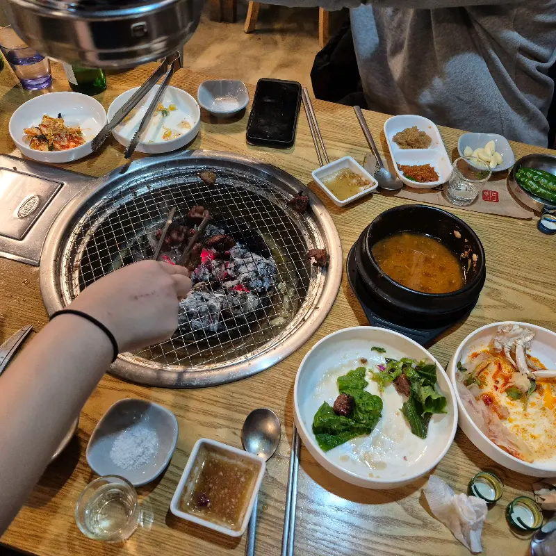 푸짐하게 차려진 한 상 차림