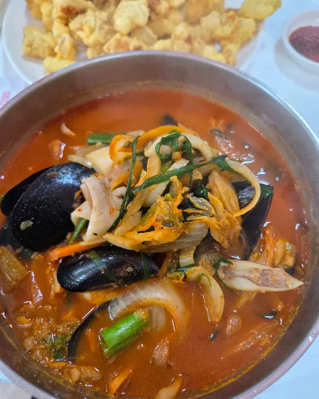 짬뽕과 탕수육 전체샷