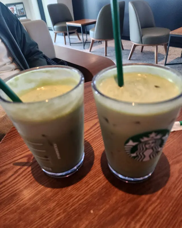 말차라떼 두 잔