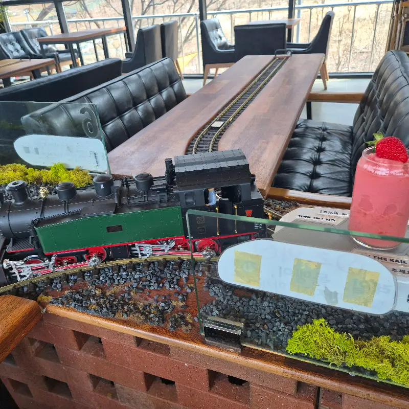 기차 좌석 테이블