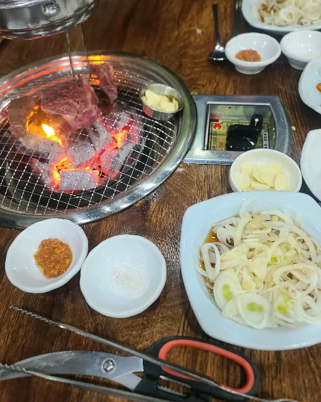 고기가 익어가는 모습