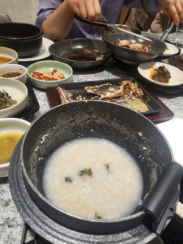 고잇집 계절밥상 솥밥과 반찬들