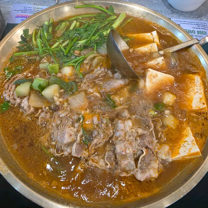 푸짐한 양을 자랑하는 된장전골