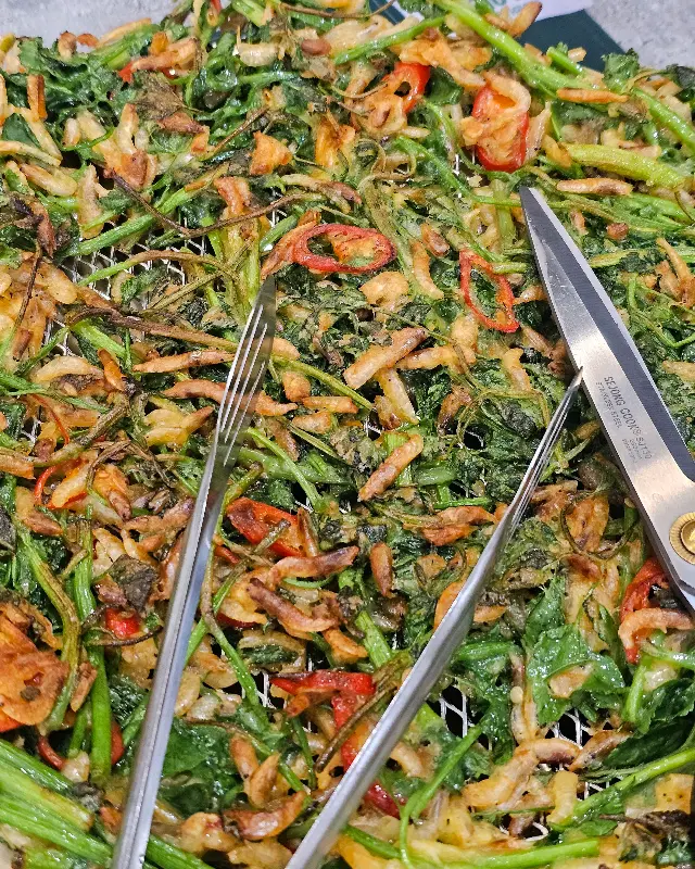 오징어와 미나리가 듬뿍 들어간 전