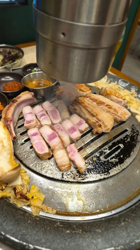 직원분이 직접 구워주는 숙성 삼겹살