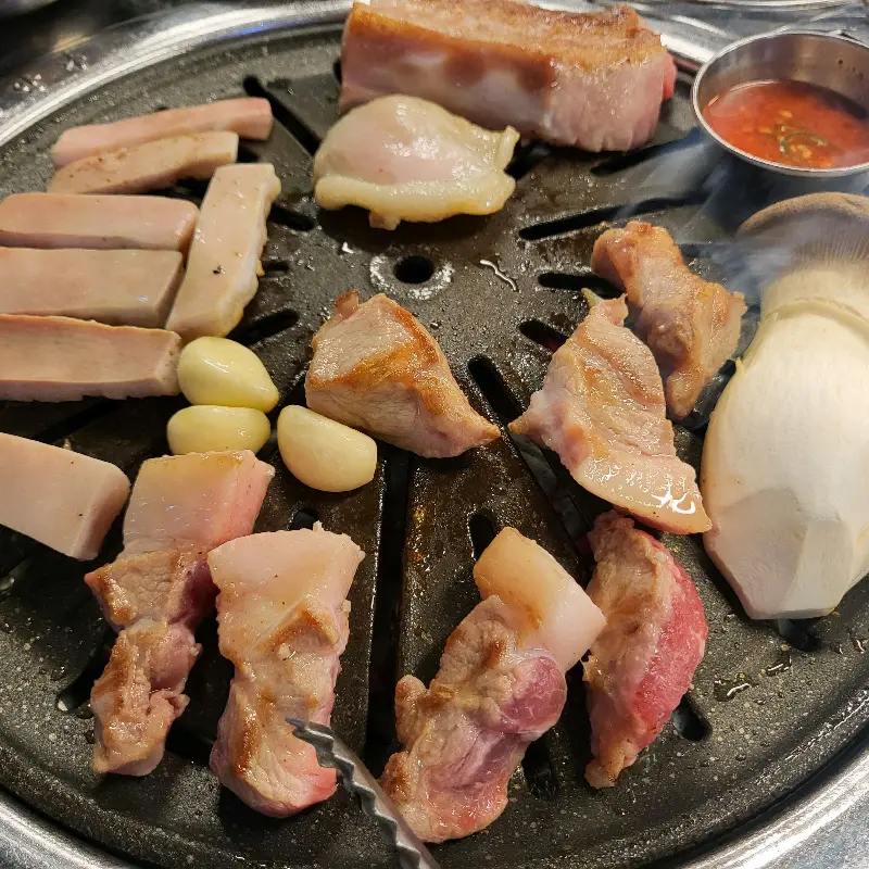 명성고깃집의 쫀득쫀득한 돼지껍데기