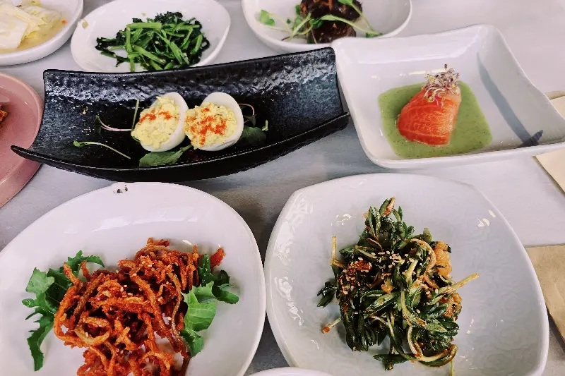 정갈한 반찬 세팅