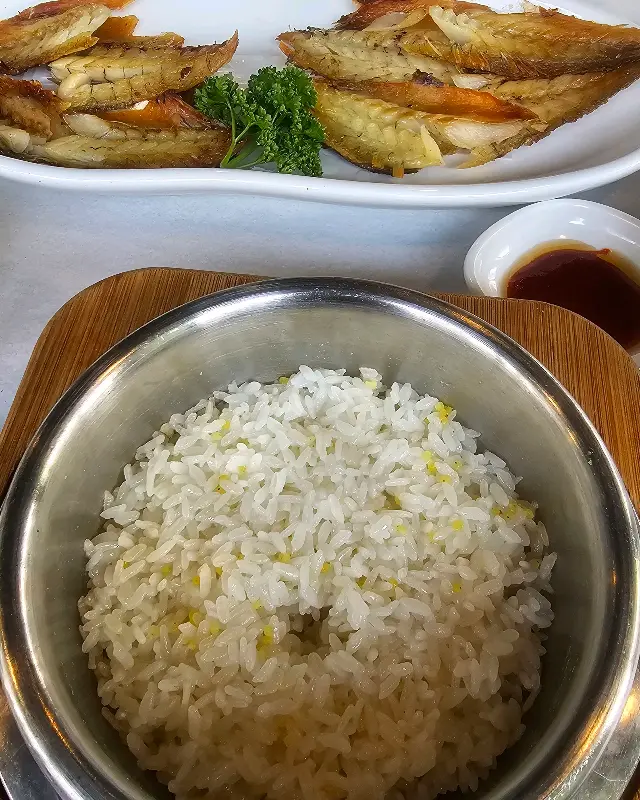 윤기가 흐르는 솥밥