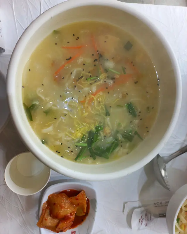 바지락칼국수 국물