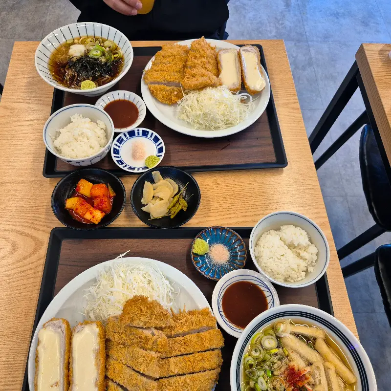 푸짐한 돈까스 정식