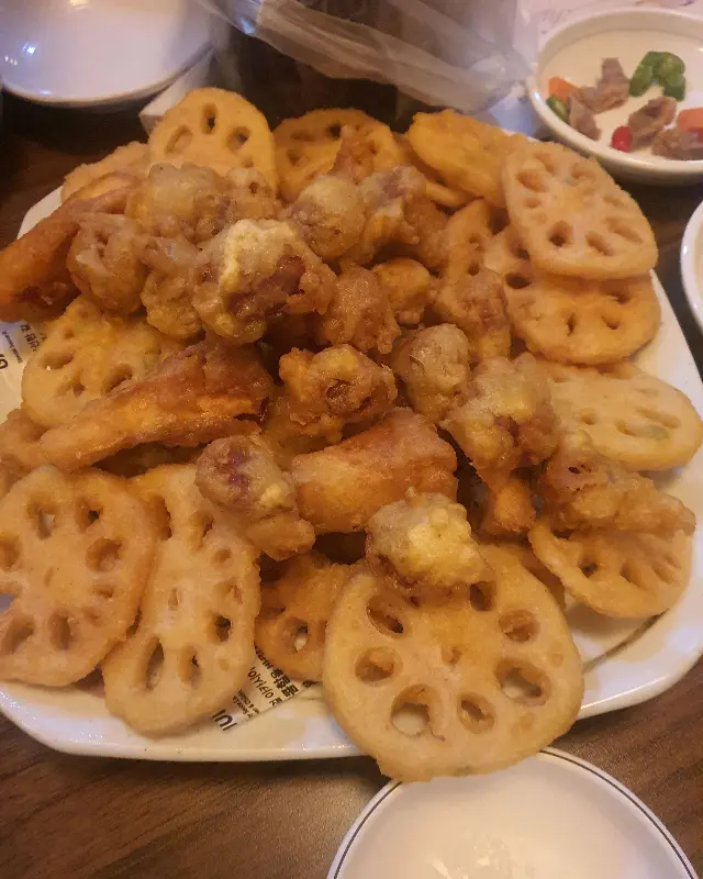 연근 튀김과 닭똥집 튀김