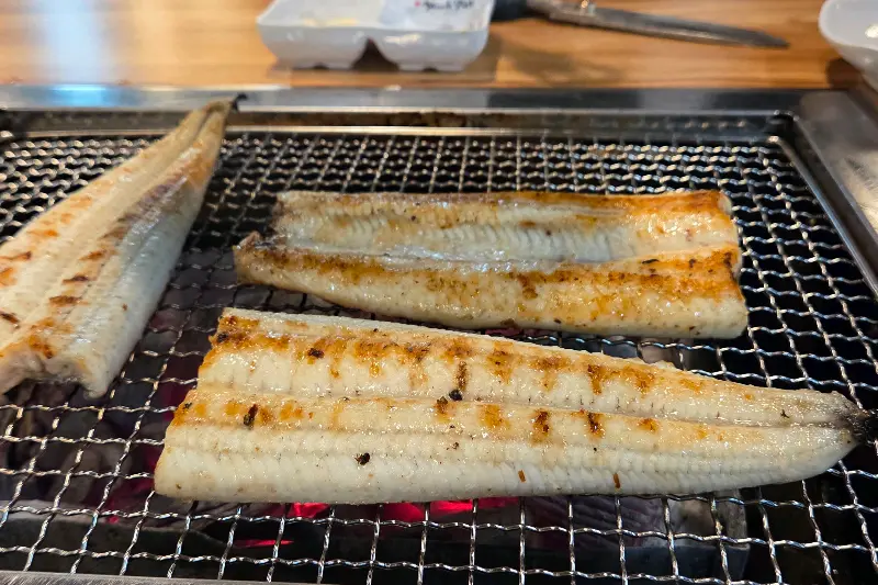 노릇노릇 구워진 장어