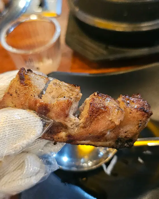 손으로 잡고 먹는 쪽갈비