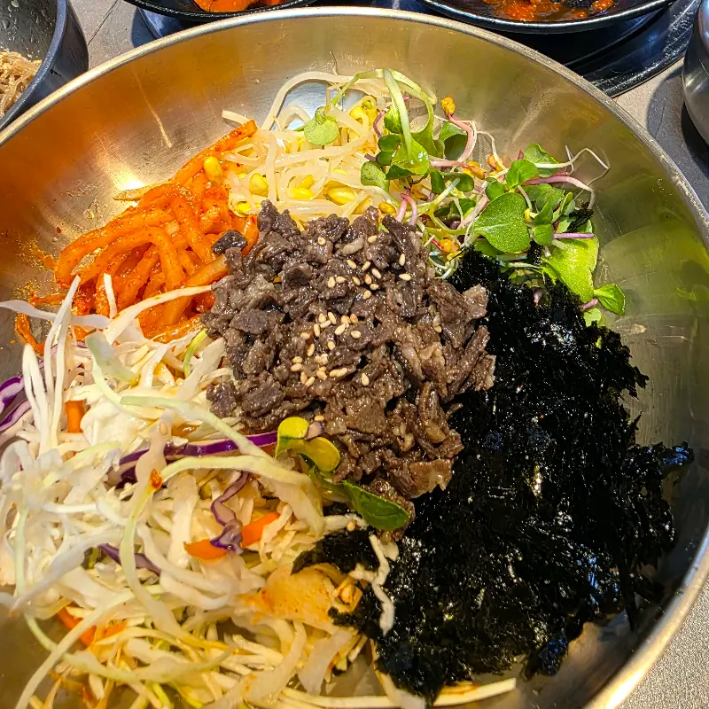 한우 익힘 비빔밥