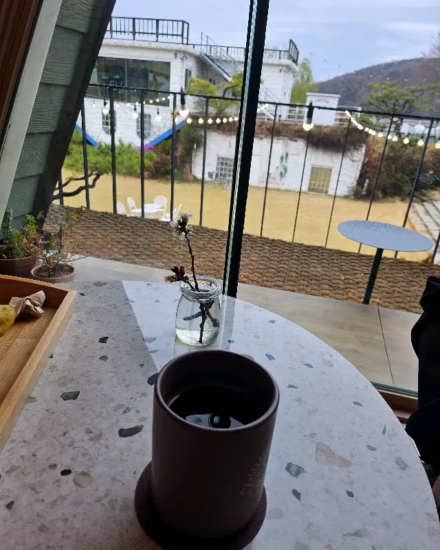 카페 외부 모습