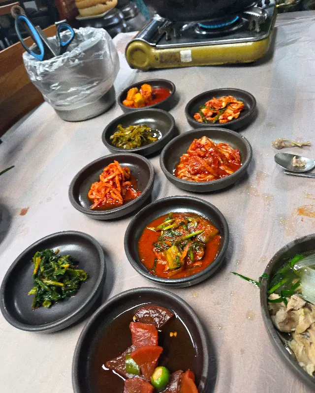 푸짐한 초가 한상차림