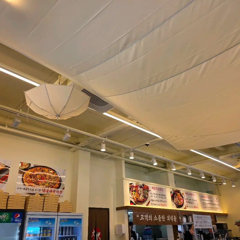 넓고 쾌적한 매장