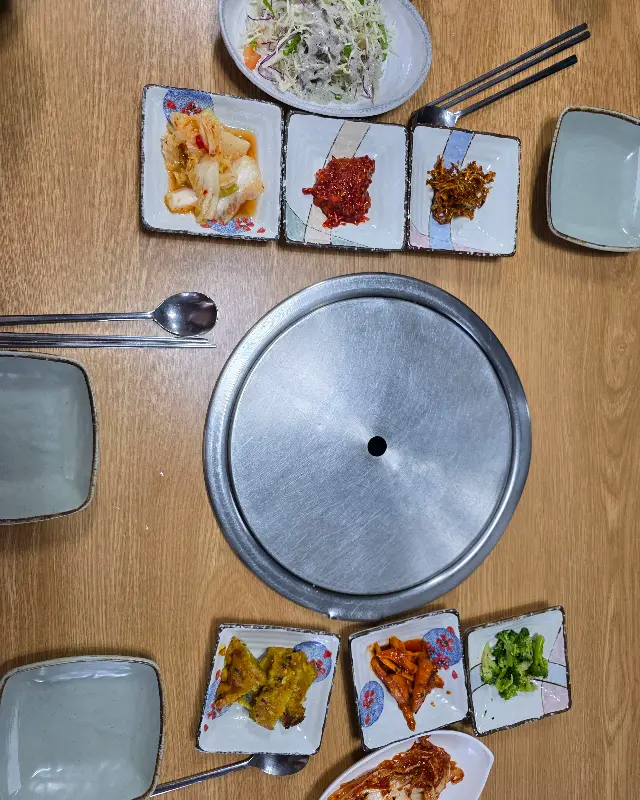 깔끔하게 차려진 상차림