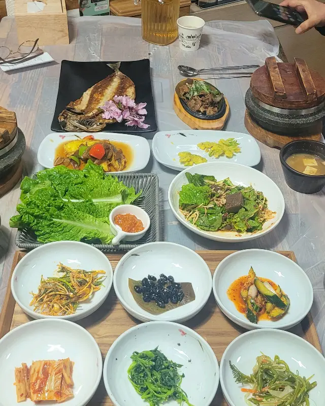 정갈하게 차려진 한 상 차림