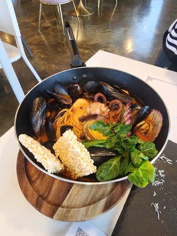 푸짐한 해산물이 인상적인 빠쉐