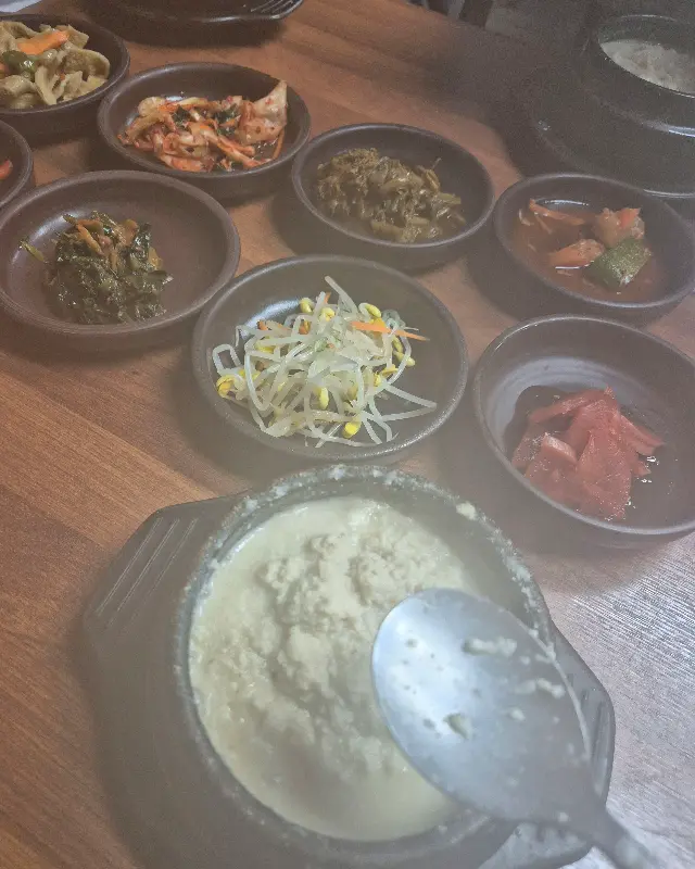 다채로운 반찬들