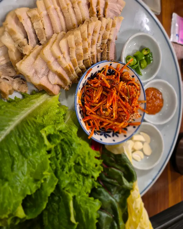 윤기가 흐르는 촉촉한 보쌈