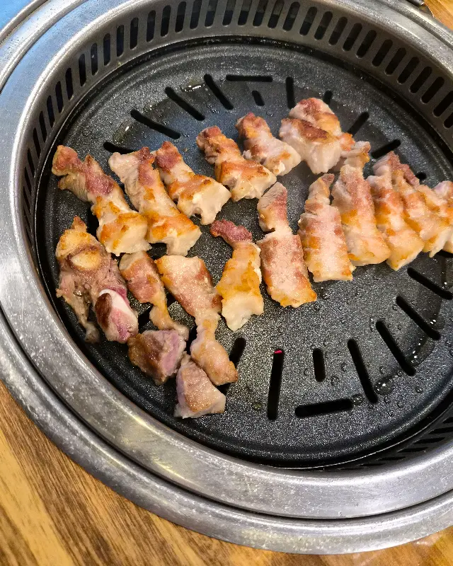 노릇하게 구워진 고기