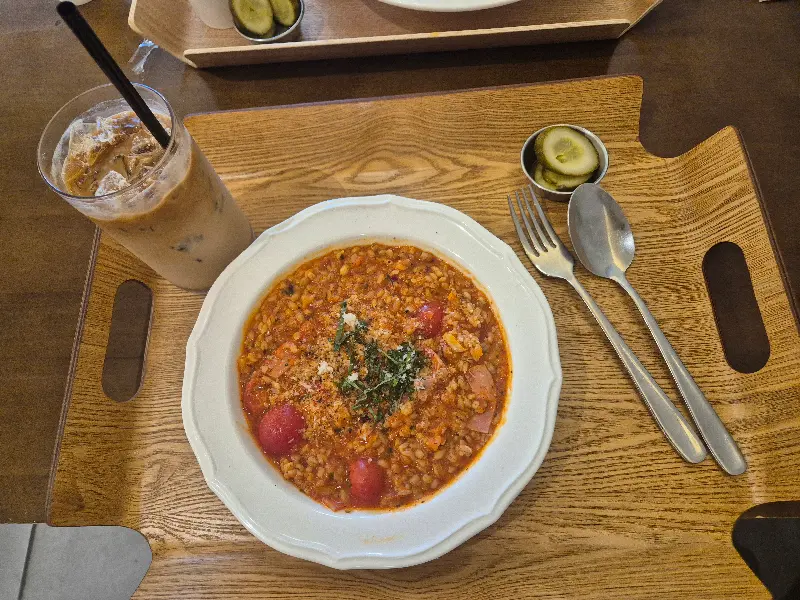 페이버릿 베이커리의 식사 메뉴