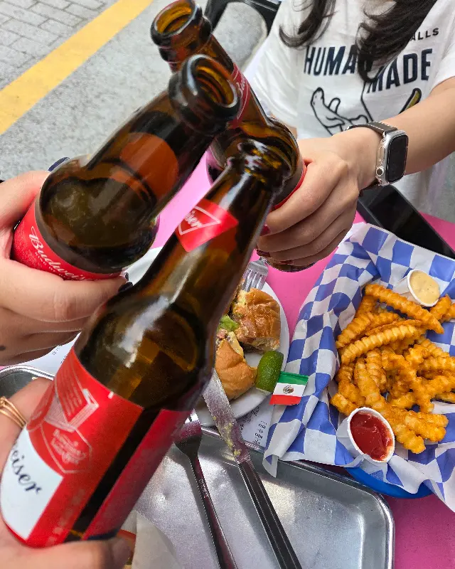 맥주와 함께 즐기는 버거