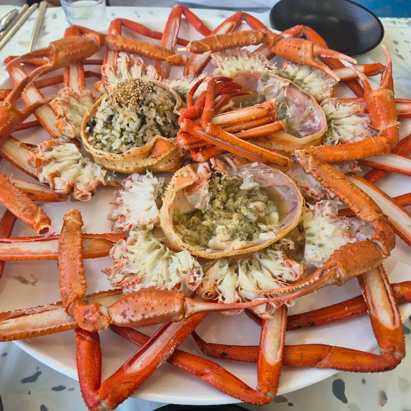 대게와 홍게의 환상적인 만남