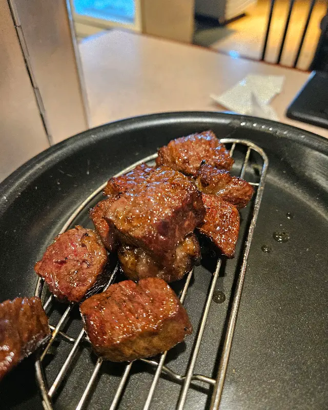 육즙 가득한 고기