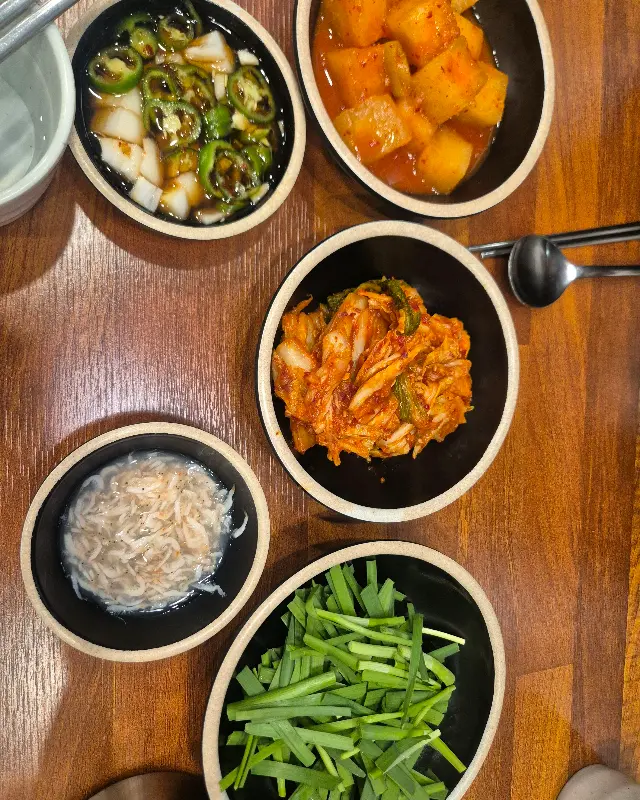 혼밥하기에도 좋은 보승회관 내부