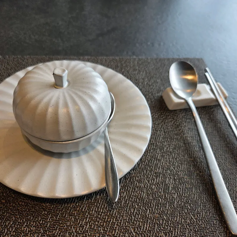 정갈한 테이블 세팅