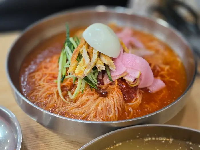 살얼음 동동 뜬 물밀면