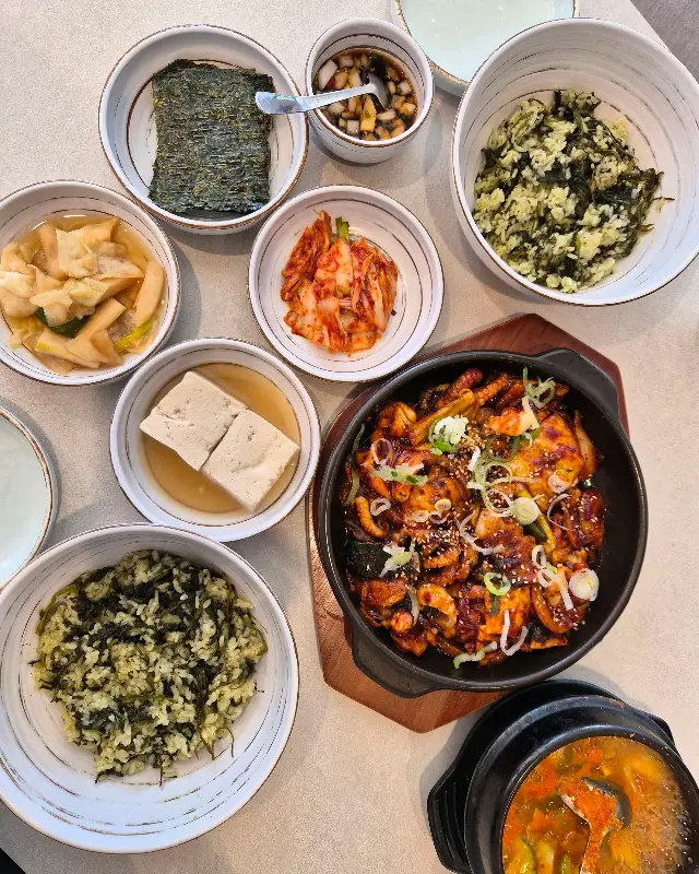 곤드레밥과 쭈꾸미볶음 비빔