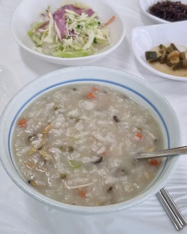 바지락죽 한 상 차림